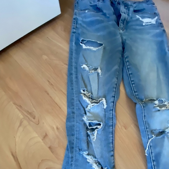 American Eagle Ripped/Distressed High Rise Skinny Jeans - Picture 4 of 10